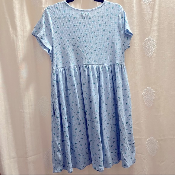 Baby Blue Floral Print Waffle Weave Textured Dress with Pockets - Picture 2 of 9